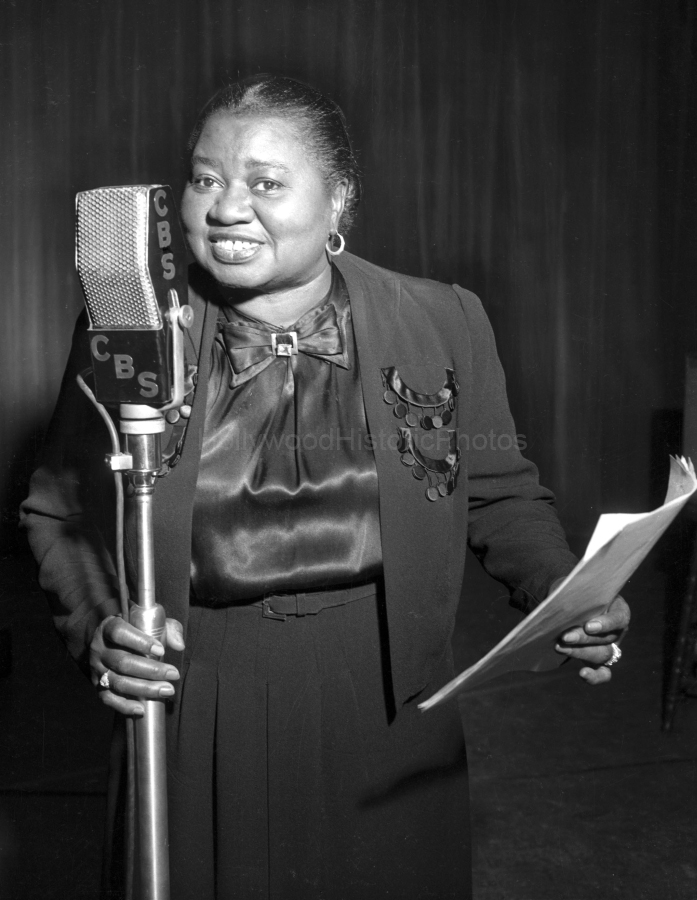 Hattie McDaniel 1940 1 WM.jpg